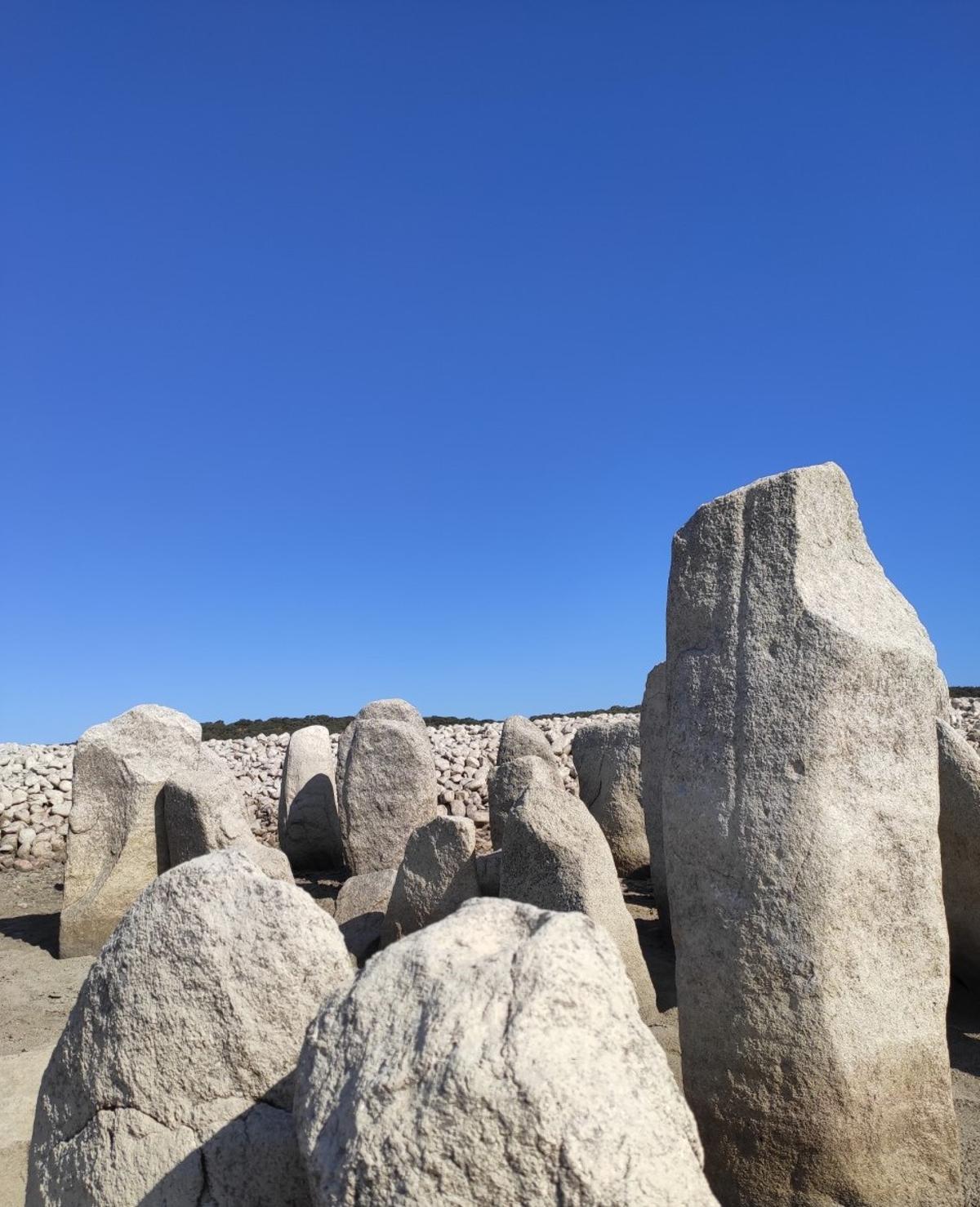 El menhir del dolmen de Guadalperal, en Cáceres
