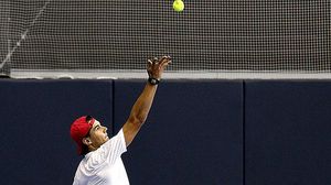 El tennista es mostra prudent després del primer contacte amb la pista.
