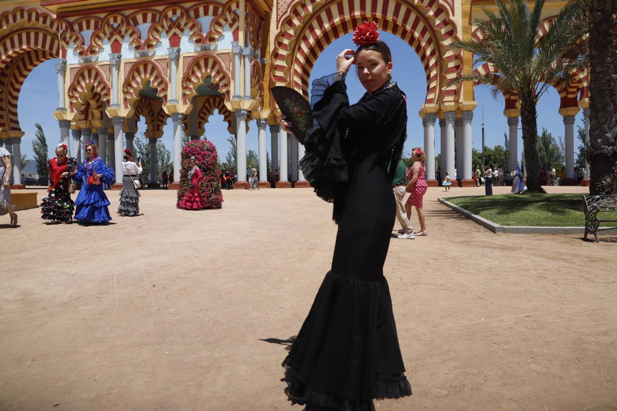 Paula Hidalgo, con vestido de Viva la Feria Paula Hidalgo, con vestido de Viva la Feria