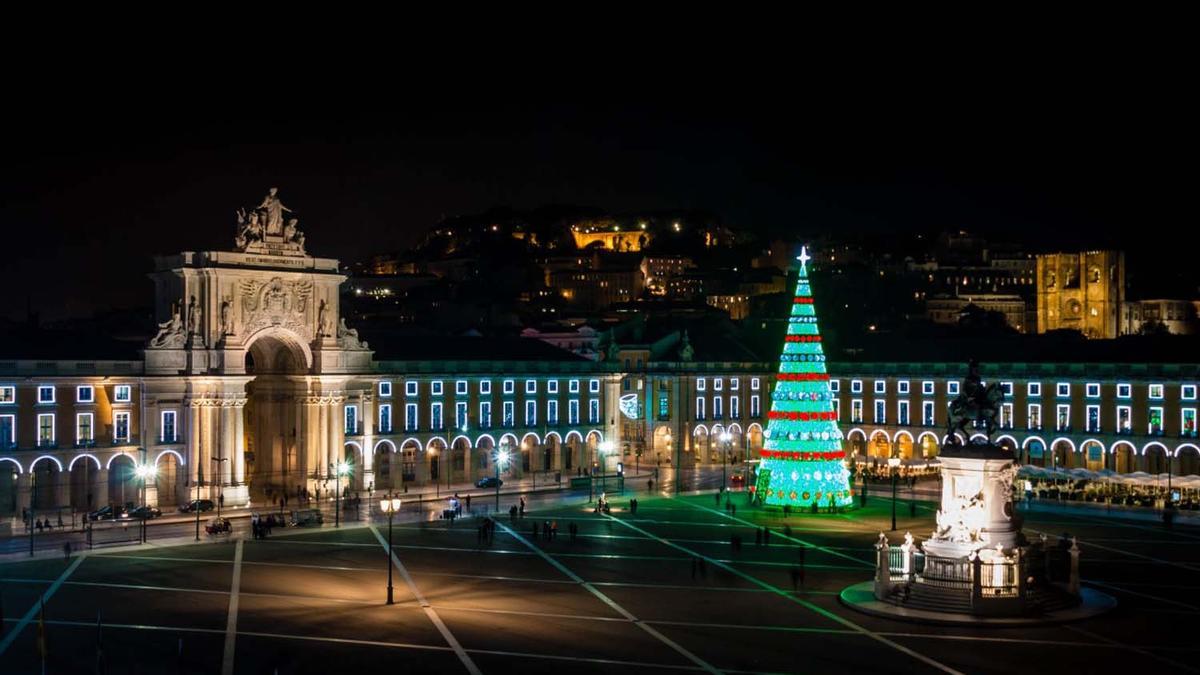 Árbol de navidad en la Plaza Do Comercio, Lisboa