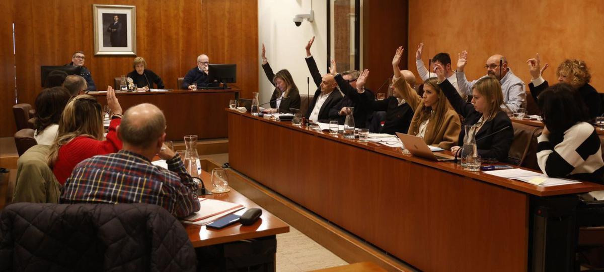 La votación sobre la comisión de seguimiento del contrato del agua en el Pleno del jueves. | LUISMA MURIAS