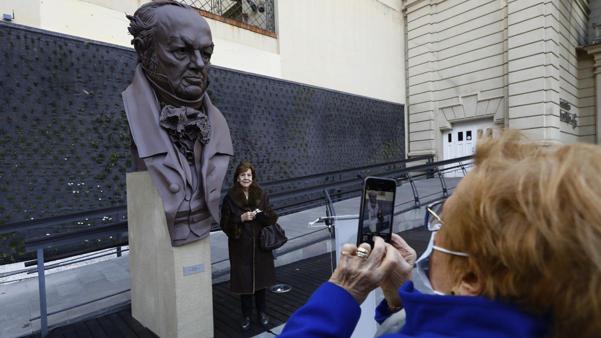 El busto de Iñaki Rodríguez en el patio de la Fundación Ibercaja.