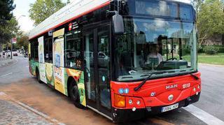 Tres jóvenes mueren y tres resultan heridos al chocar contra un bus en Barcelona