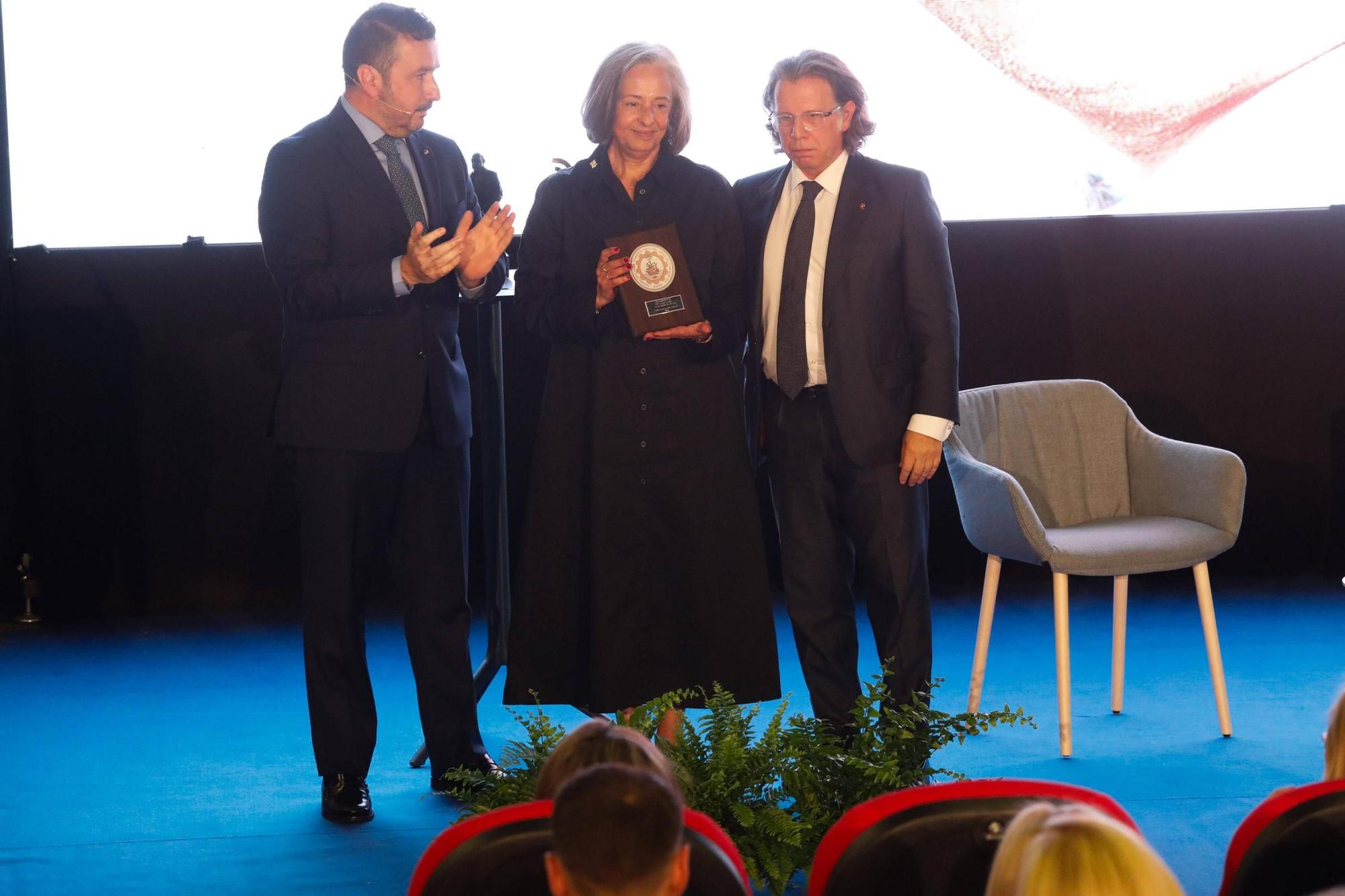 EN IMÁGENES: Los premios de la Cámara de Comercio de Avilés con el cardenal Artime entre los galardonados