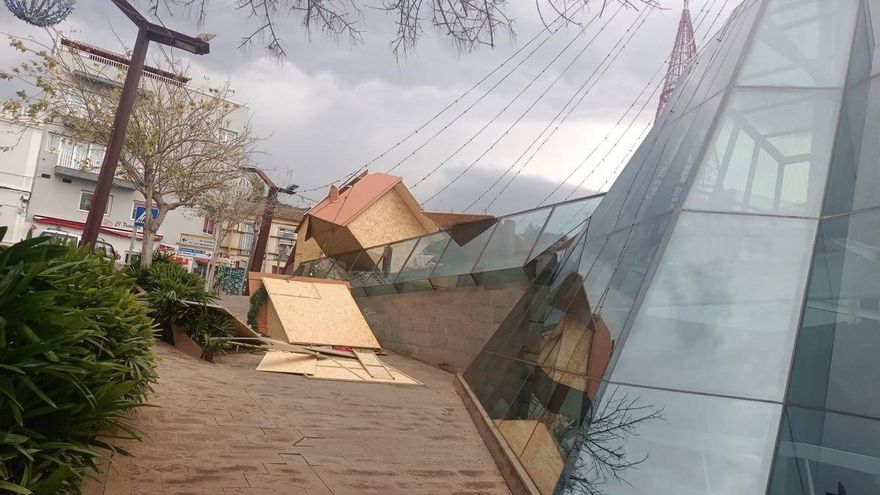 Tenerife Faces Impact of Dorothea: Collapsed Structures and Christmas Market Chaos
