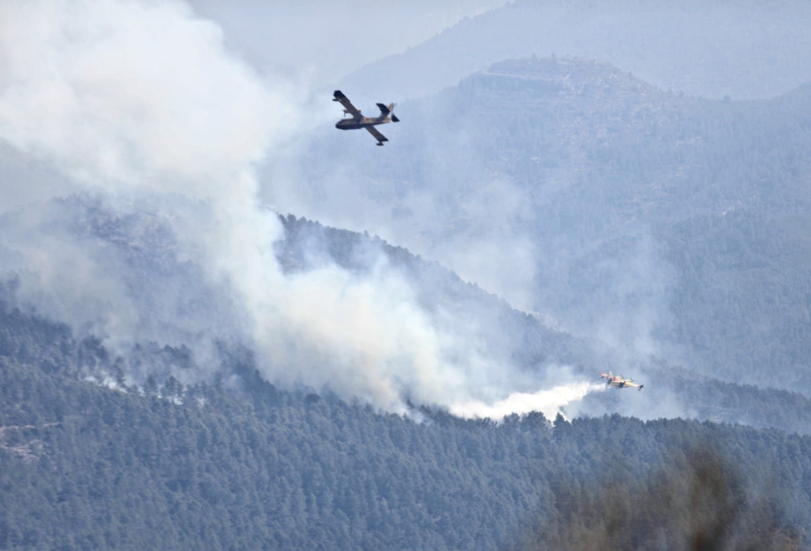 Las fotografías del virulento incendio forestal en Villanueva de Viver