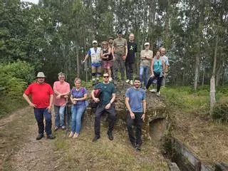 La Ruta de las fortificaciones volvió a celebrarse en Grado, con la visita a nidos de ametralladora y otros vestigios de la Guerra Civil
