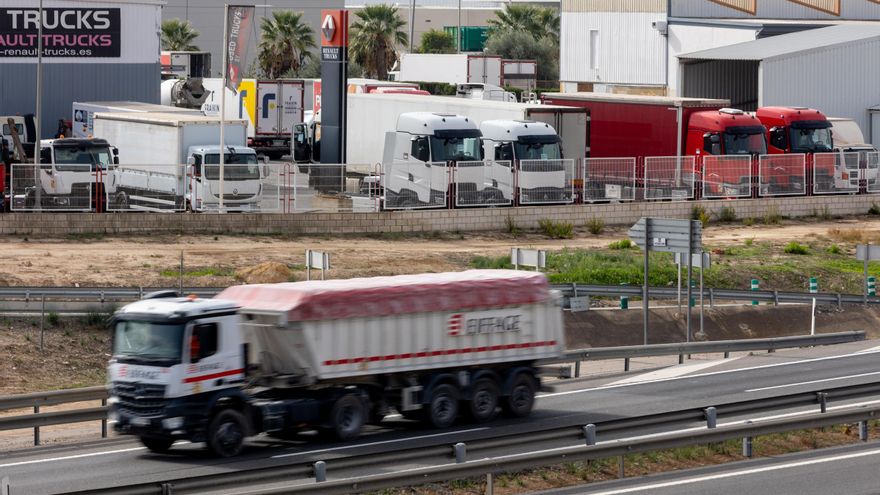 Subida salarial para los trabajadores del transporte: esto es lo que cobrarán los camioneros alicantinos