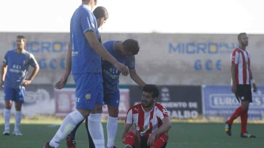 Carlos Valverde, en el momento de su lesión, en el estadio Fernández García