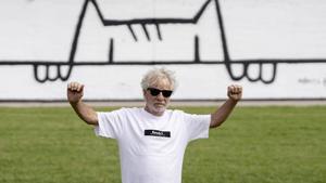 Nuevo mural del BesArt, el museo de arte del río Besòs, realizado por Javier Mariscal en Santa Coloma de Gramenet, con la mascota de los Juegos Olímpicos de Barcelona 1992, Cobi, el 2 de octubre de 2025.