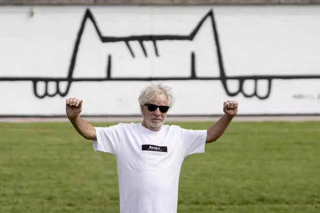 Mariscal pinta su Cobi más grande en el Besòs: “Está en Santa Coloma mirando la ‘Grancelona’”