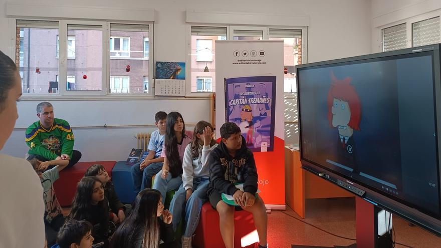 El Capitán Tremañes aterriza en el colegio Cervantes para hablar de salud mental