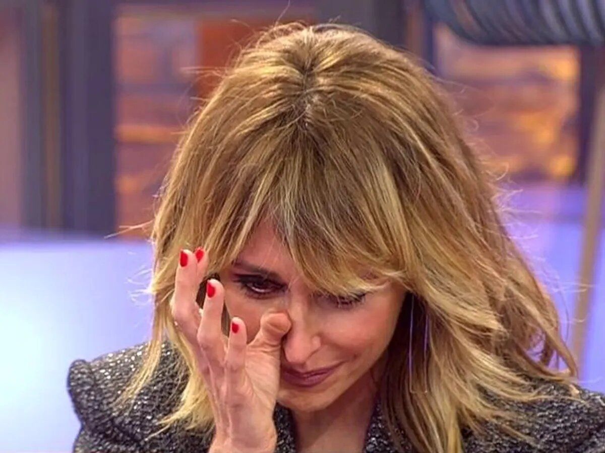 EMMA GARCÍA ESTALLA EN FIESTA | Emma García estalla en directo contra sus  colaboradores en Fiesta
