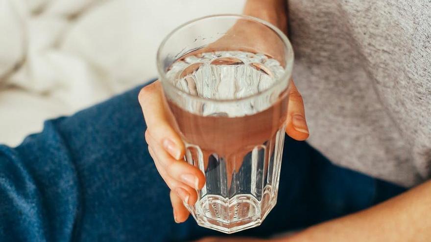 Se ha demostrado que beber agua ayuda en el proceso de adelgazamiento