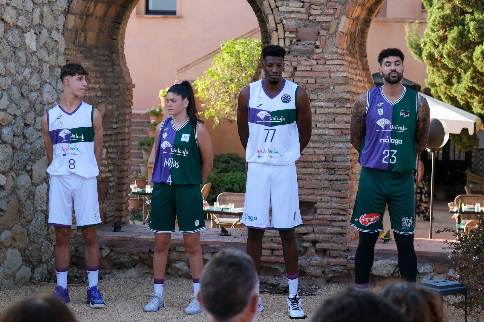 El Unicaja presenta su nueva equipación para la temporada 2023 - 2024