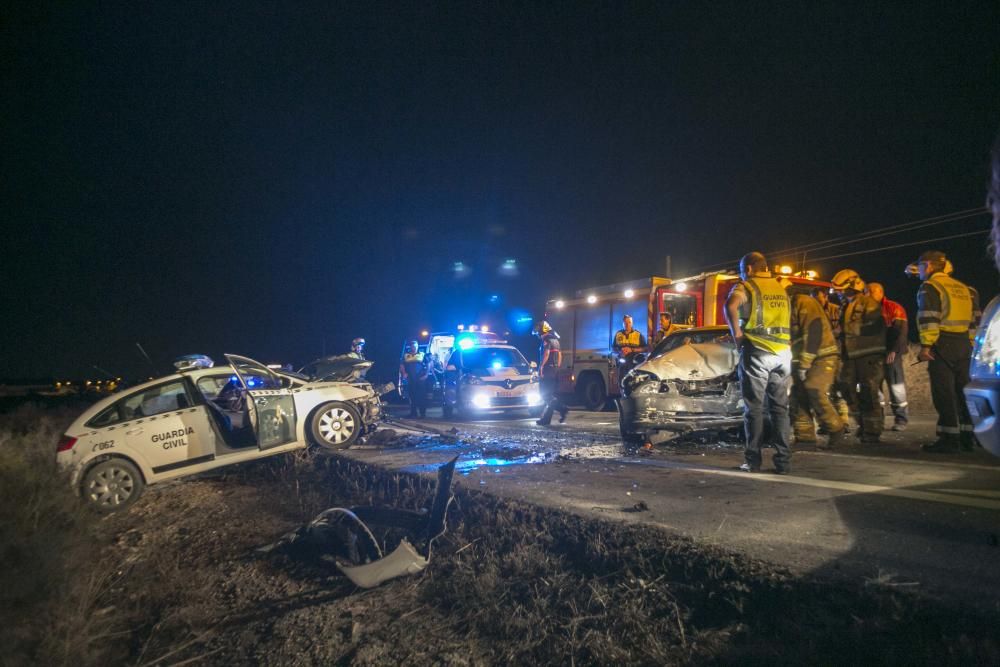 Tres heridos en un choque frontal entre un turismo