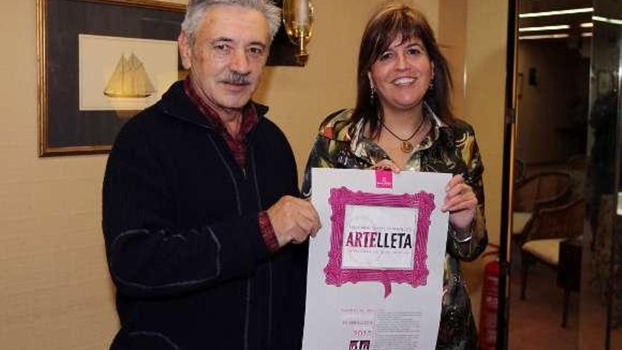 Miguel Doval e Isabel Salgado, con un cartel de Artelleta.  // I.Osorio