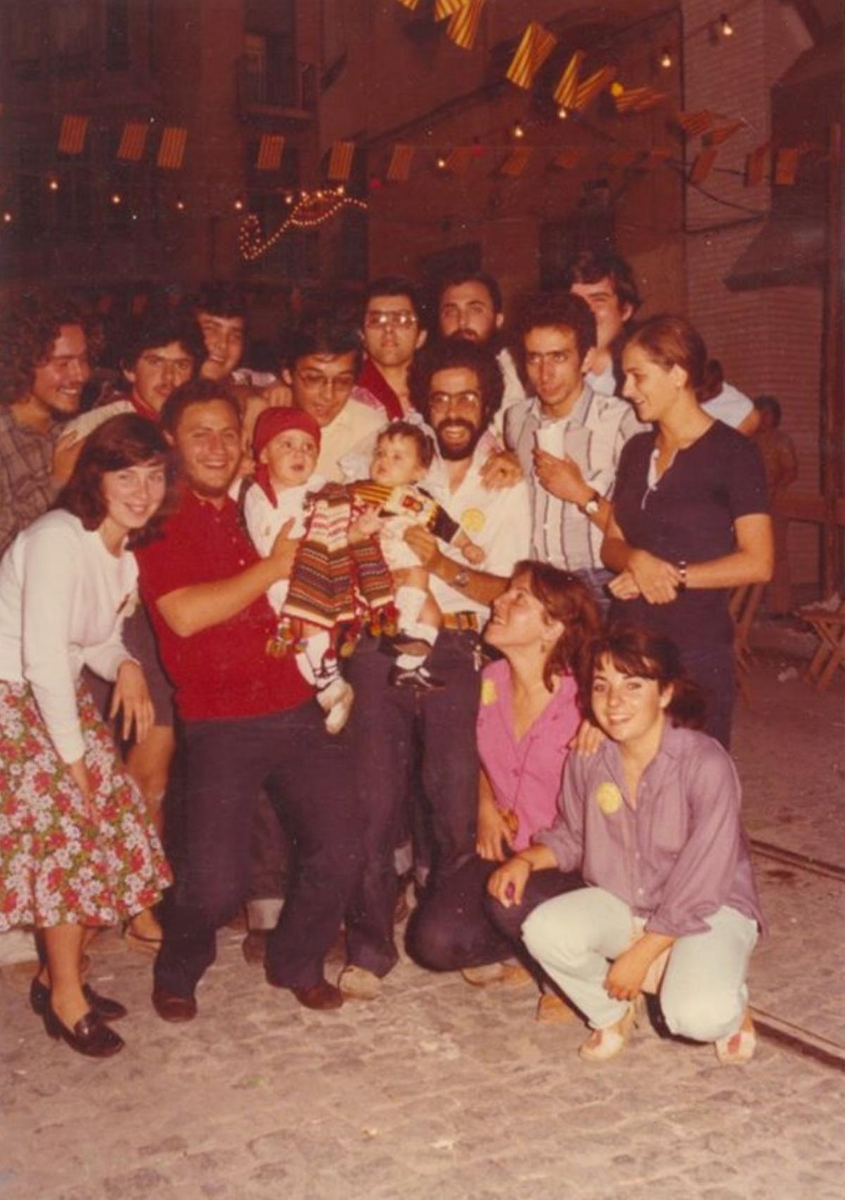 Varios de los miembros fundadores de la barraca Arribar i Pouar, incluida la belleza.