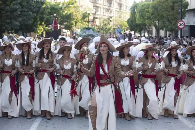 Todas las fotos de la edición 2025 de la Capitanía Cristiana en la entrada  de Ontinyent
