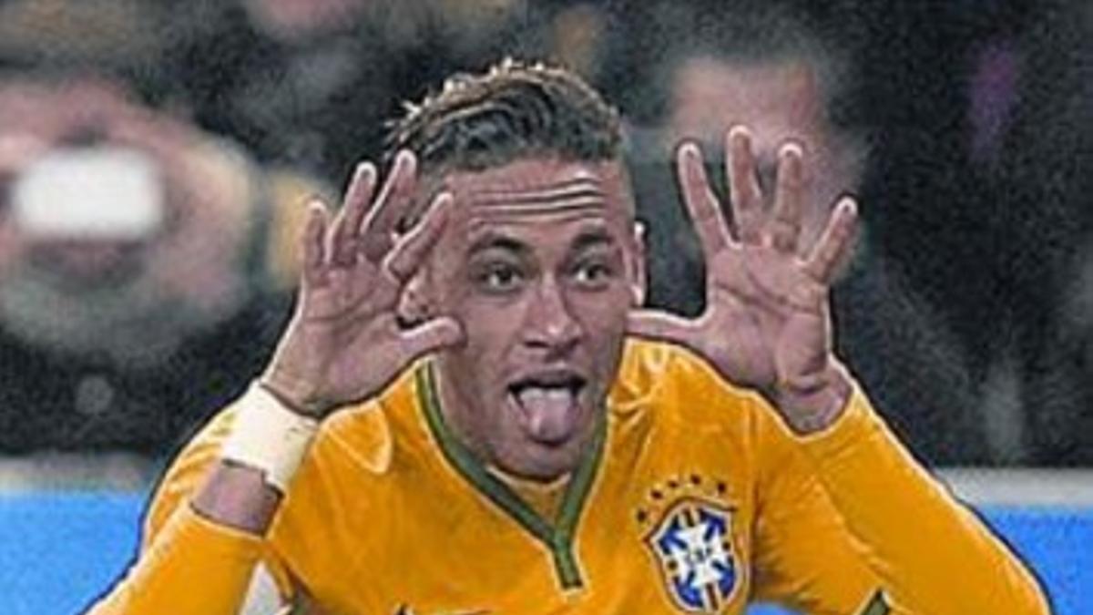 Neymar celebra un gol.