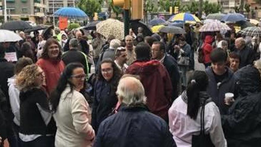 Concentració a favor dels docents de Sant Andreu de la Barca