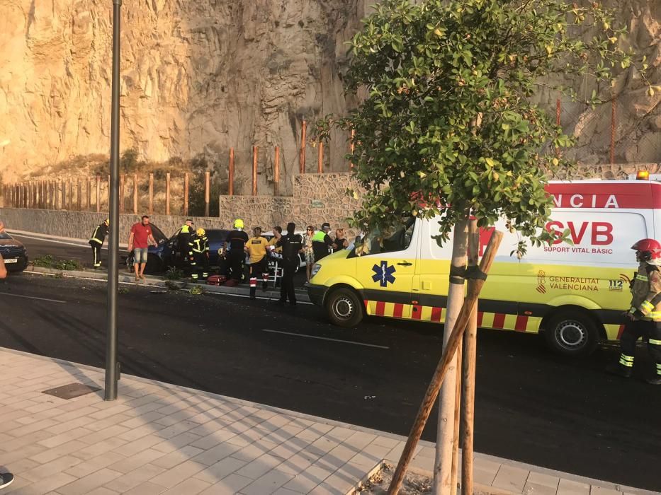 Accidente de tráfico en la avenida de Villajoyosa de Alicante