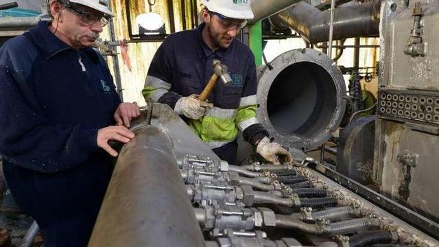 Trabajadores en una parada técnica anterior.  // G. Santos