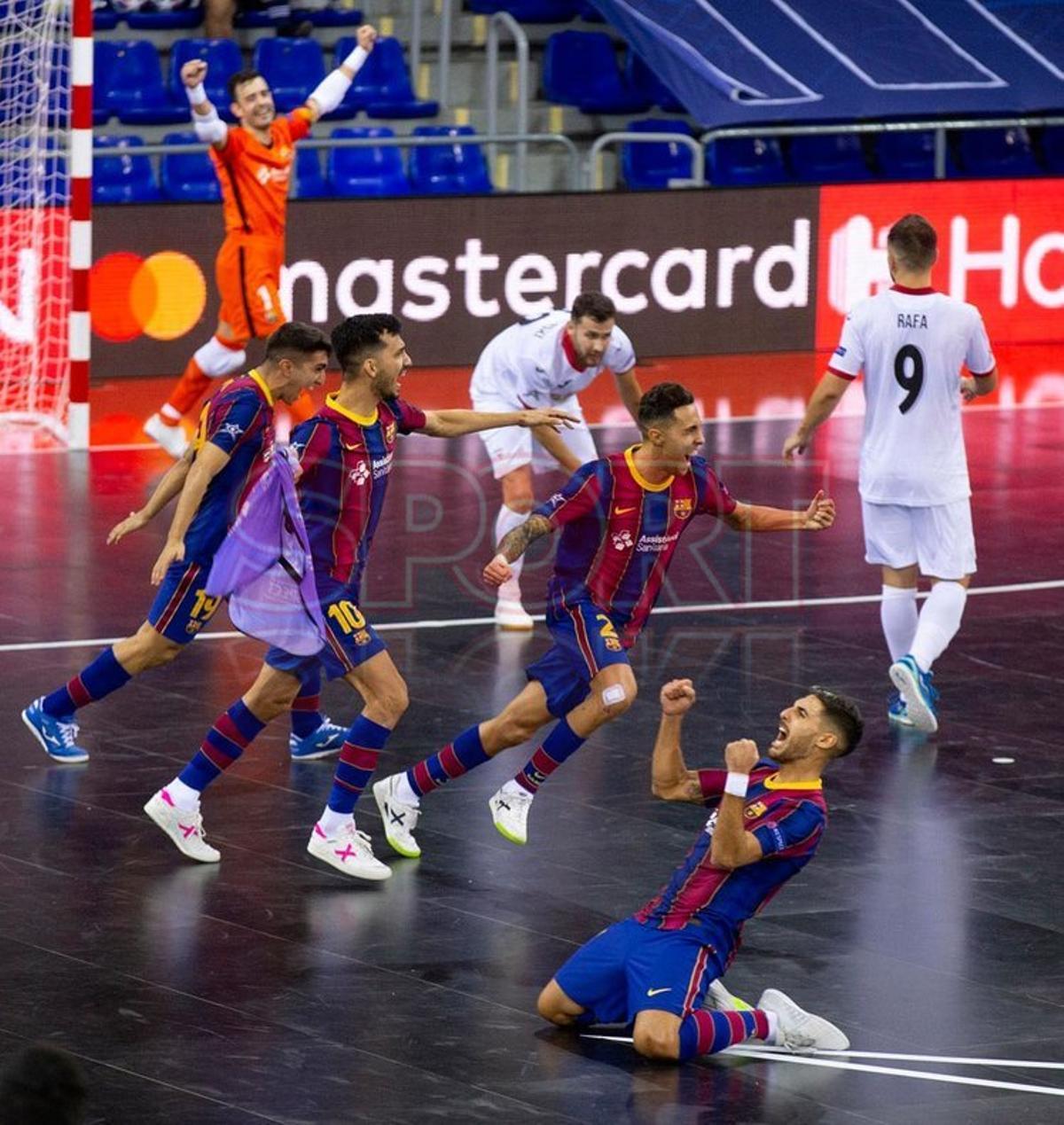 El FC Barcelona recupera el cetro europeo al imponerse a ElPozo por 2-1 en la final de la UEFA Futsal Champions League disputada a puerta cerrada en el Palau Blaugrana.