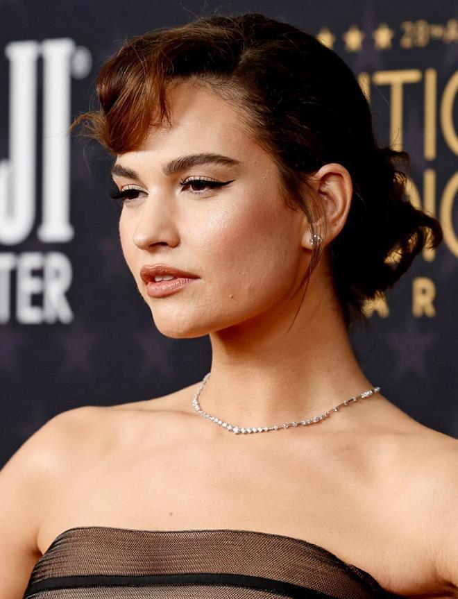 Lily James en los Critics Choice Awards 2023