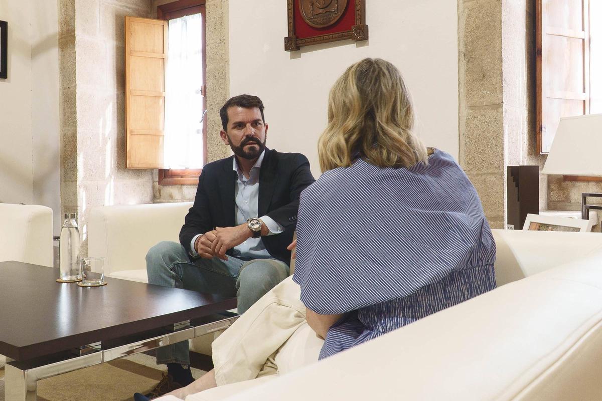 Fotogalería | Reunión entre la presidenta de la Junta, María Guardiola, y el secretario del PSOE en Extremadura, Álvaro Sánchez Cotrina