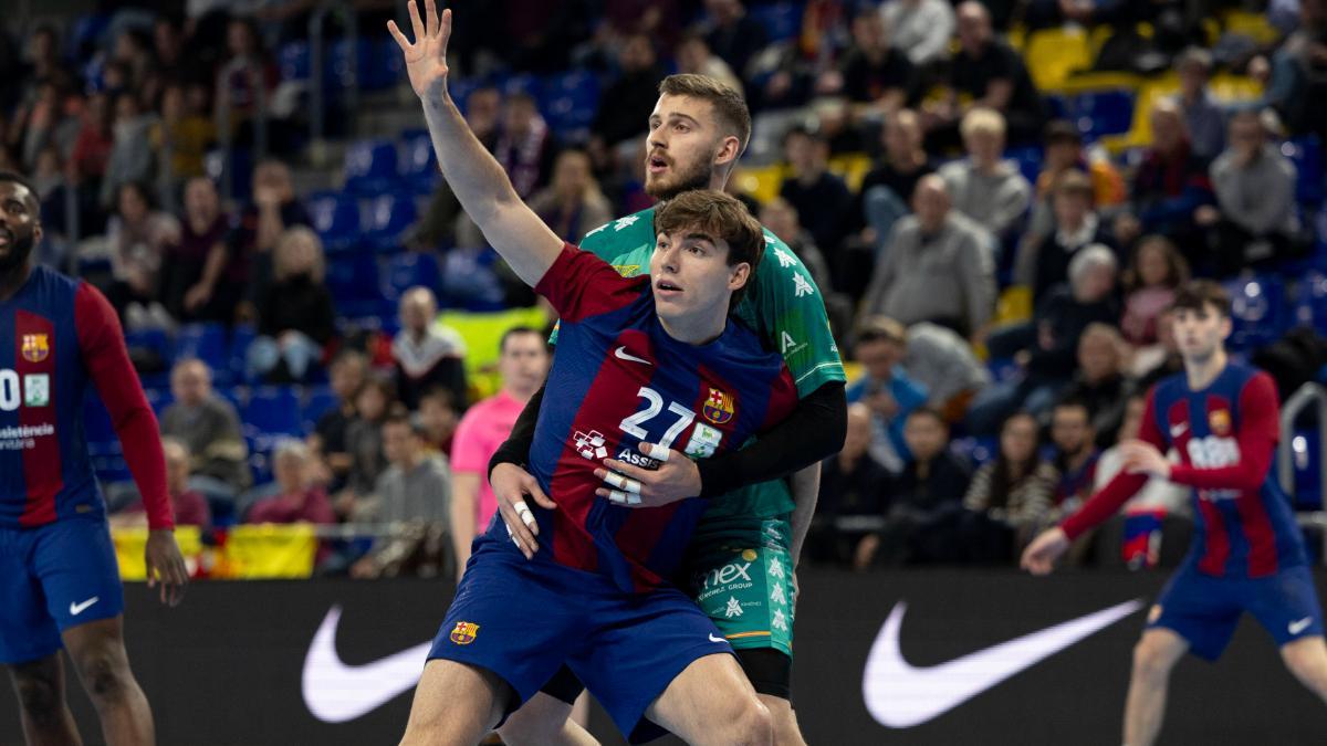 Oscar Grau, con el primer equipo del Barça