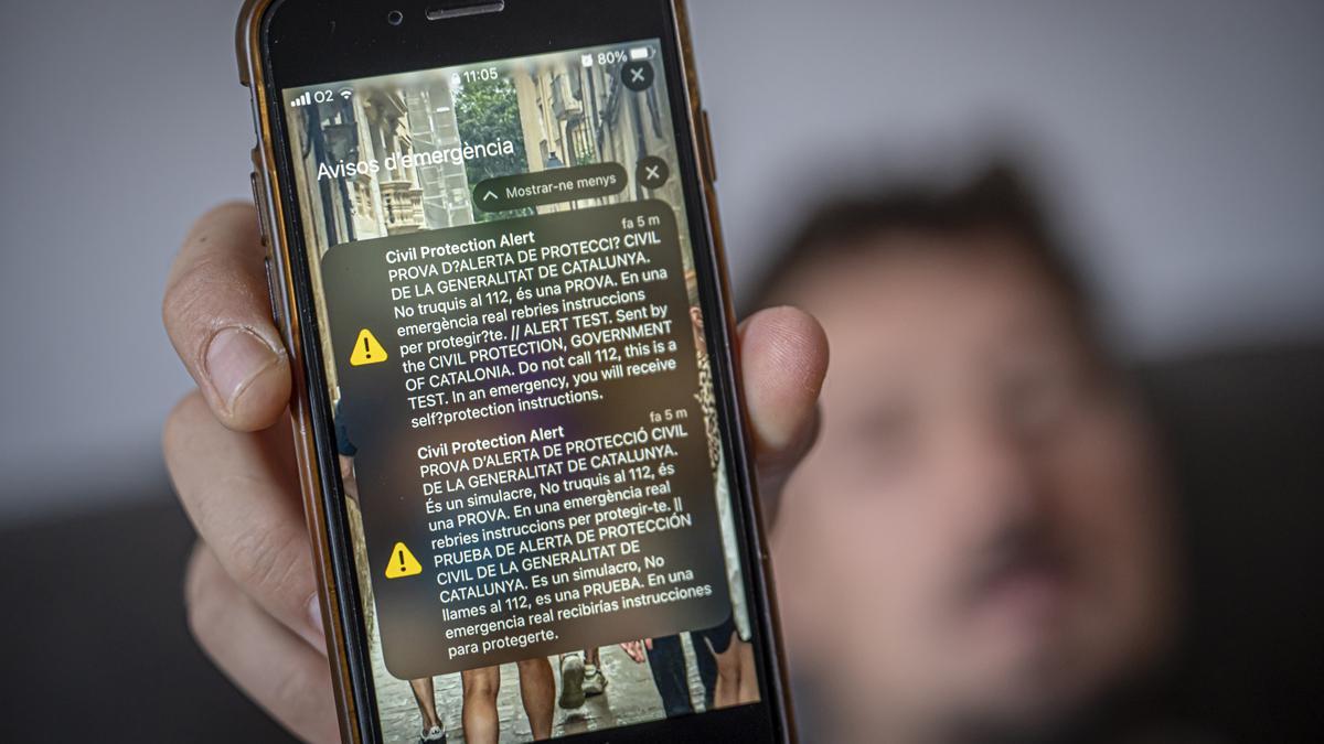 Mensaje de emergencia de Protecció Civil en un móvil en Barcelona