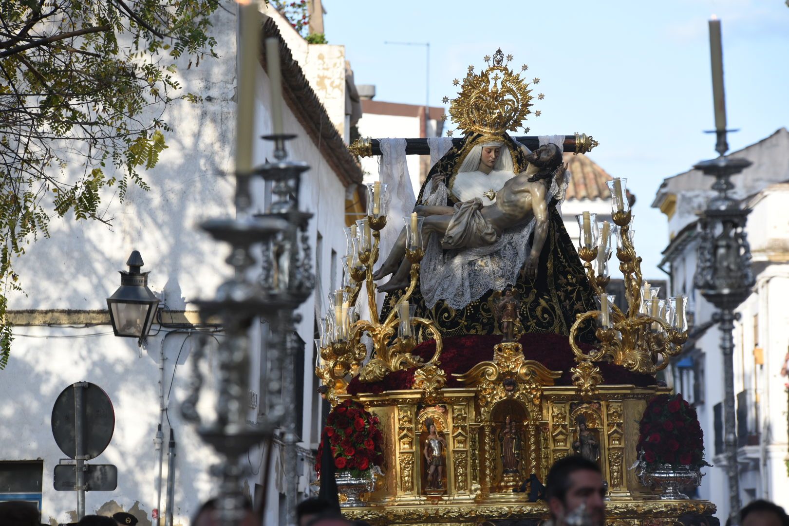 Las Angustias vuelve a recorrer las calles del barrio de San Agustín