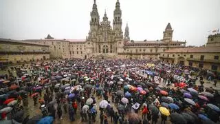 Multitudinaria manifestación en Santiago contra la gestión del vertido de pélets