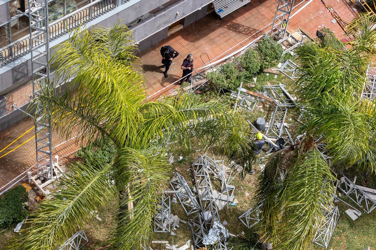 Mueren dos personas tras desplomarse un andamio en un edificio de 18 plantas en Benidorm