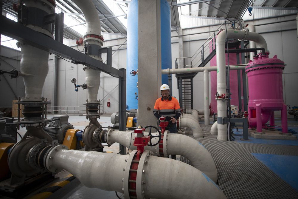 Entramos en la desalinizadora de Sagunt con la que se pretende abastecer de agua a Cataluña