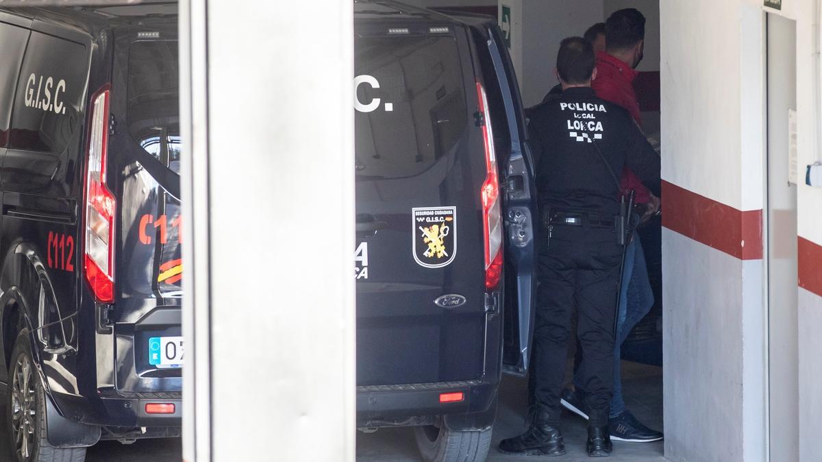 Se entregan a la policía varios de los participantes en el asalto al Ayuntamiento de Lorca