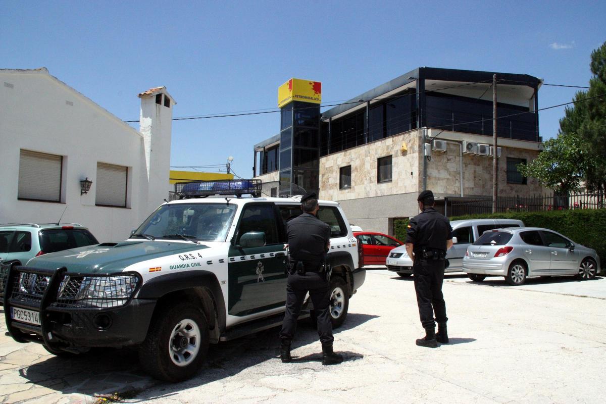 La Guàrdia Civil va escorcollar la seu de PetroMiralles a finals de juny de 2013