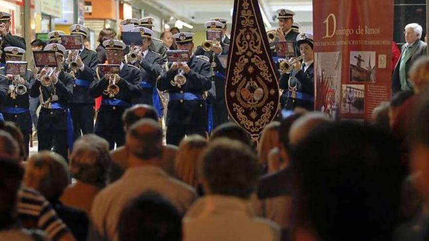 Público asistente al concierto de Cuaresma de Los Estudiantes.