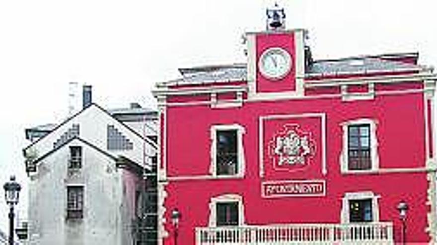 El Ayuntamiento de Navia. / T. CASCUDO