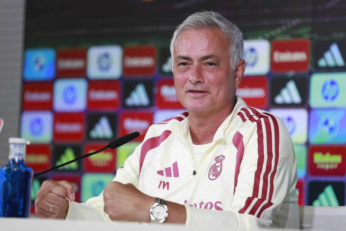 Mourinho considera "un ‘feeling’ positivo" que no se filtre el once inicial del equipo