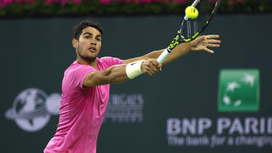 Carlos Alcaraz pasa a cuartos de Indian Wells tras lesionarse Draper