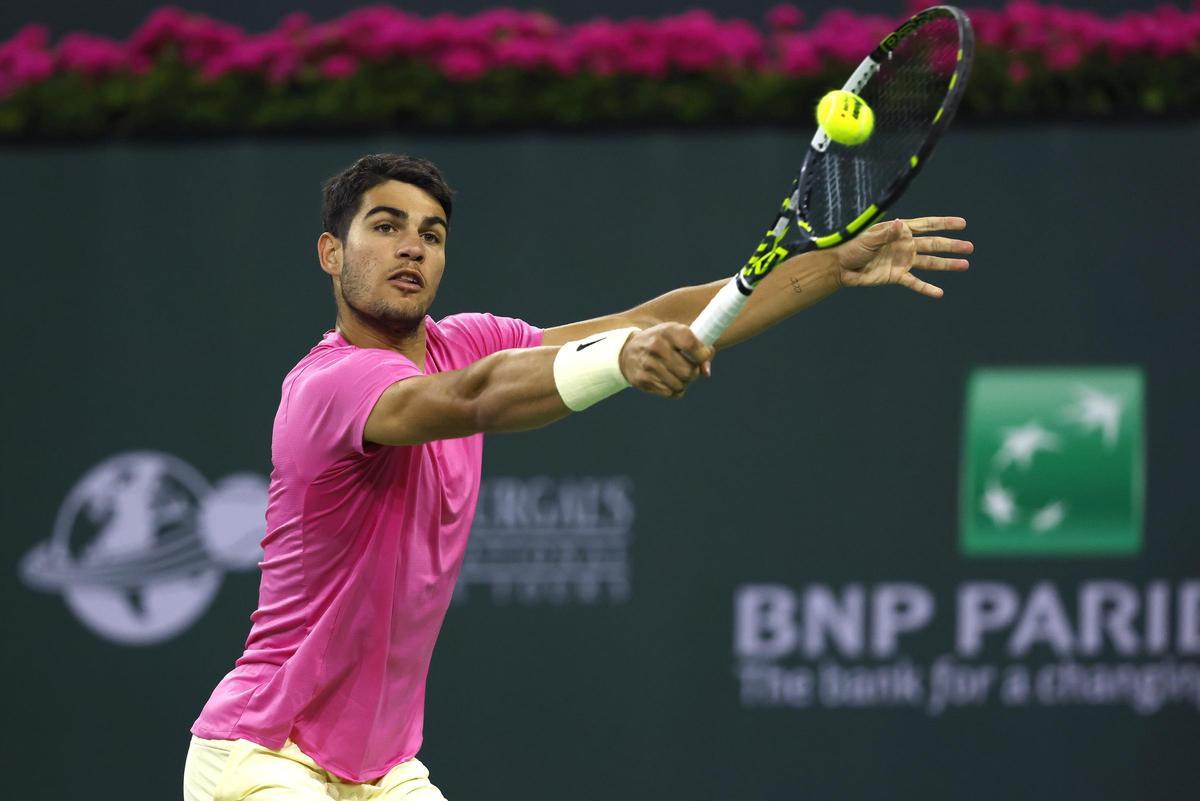 Alcaraz se clasifica para cuartos de Indian Wells por la retirada de Draper.