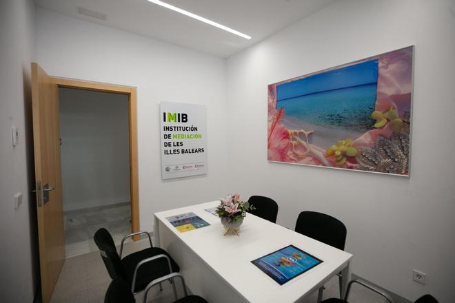 Mira aquí las imágenes de la presentación de la nueva sala de mediación de los juzgados de Ibiza