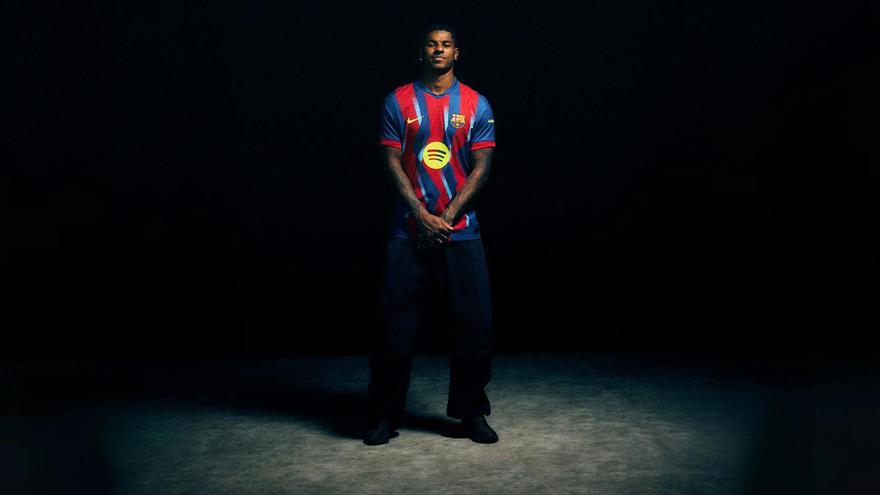 برشلونة يكشف عن القميص الرابع الذي يخلد ذكرى الانتصار 0-3 في برنابيو 2005