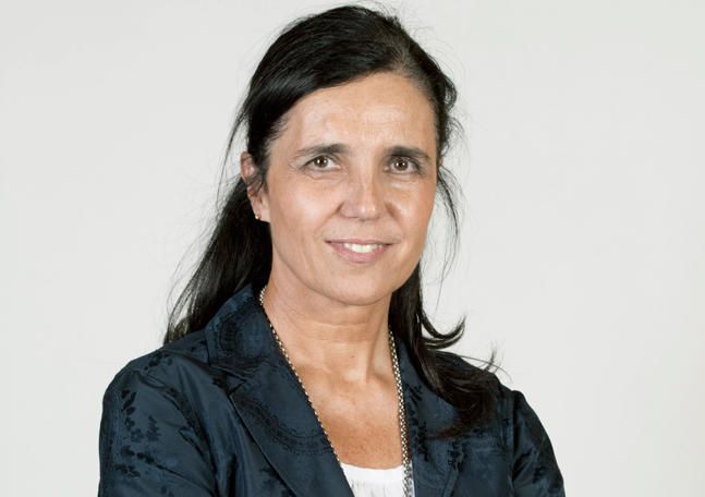 Pilar Rojo (PP, Pontevedra).  Nació en 1960 en A Coruña. Titulada en Arquitectura, en  2003 fue nombrada Conselleira de Familia, Juventud, Deporte y Voluntariado de la Xunta. En 2009 se erigió como presidenta del Parlamento de Galicia. Forma parte del Comité de Ejecutivo Nacional del PP.