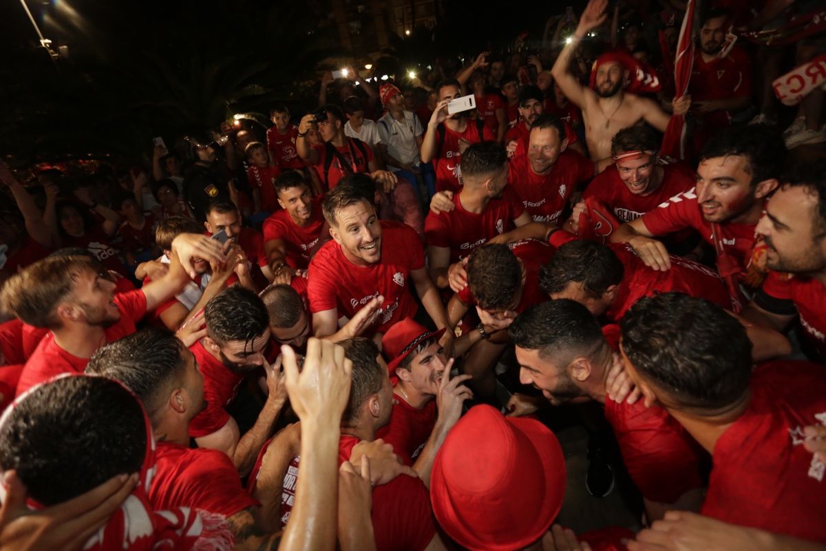 La Circular se llena para celebrar el ascenso del Real Murcia