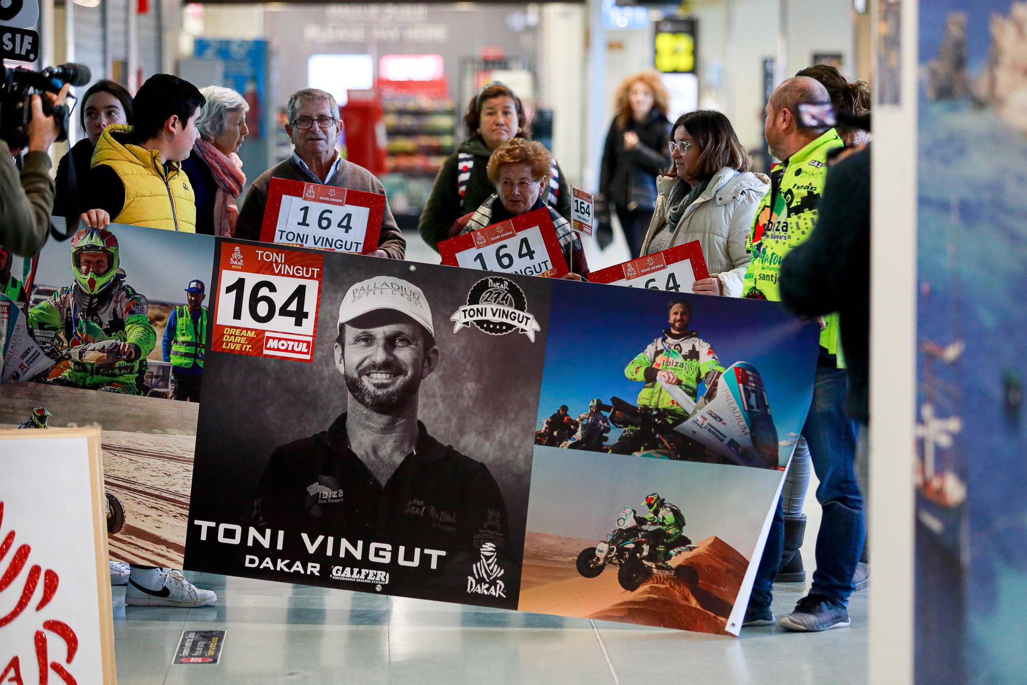 Toni Vingut llega a Ibiza tras su éxito en el Dakar