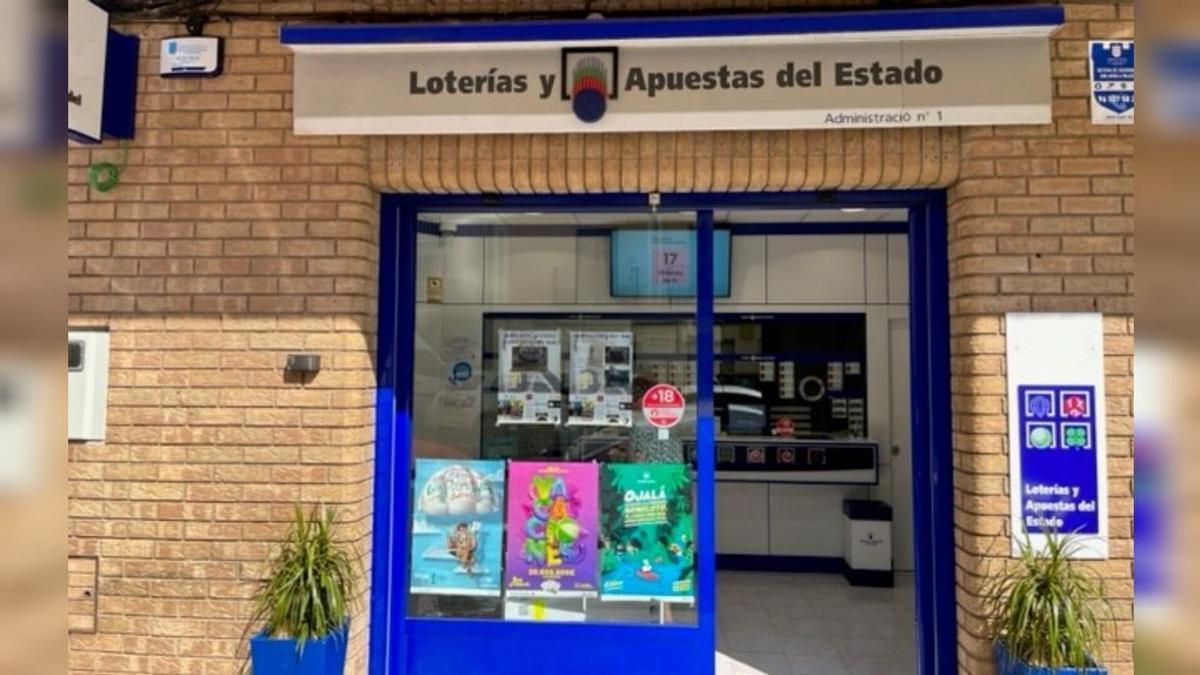 Fachada de la administración de Loterías número 1 de Onda, unicada en la calle La Safona.