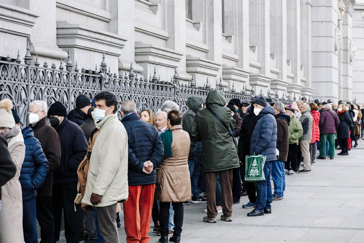 Colas frente al Banco de España el pasado 3 de febrero para comprar letras del Tesoro. 